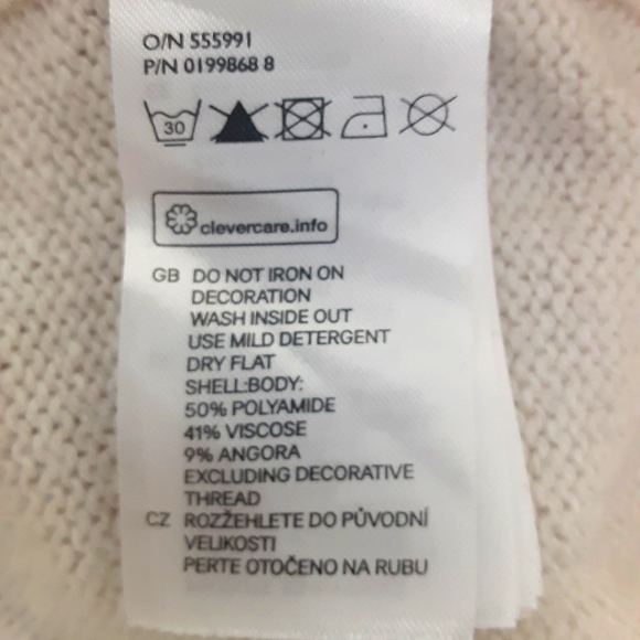 🏝🌺 H&M White Medium Holiday Christmas ❄️ Snowflake Pullover Sweater - Picture 7 of 11